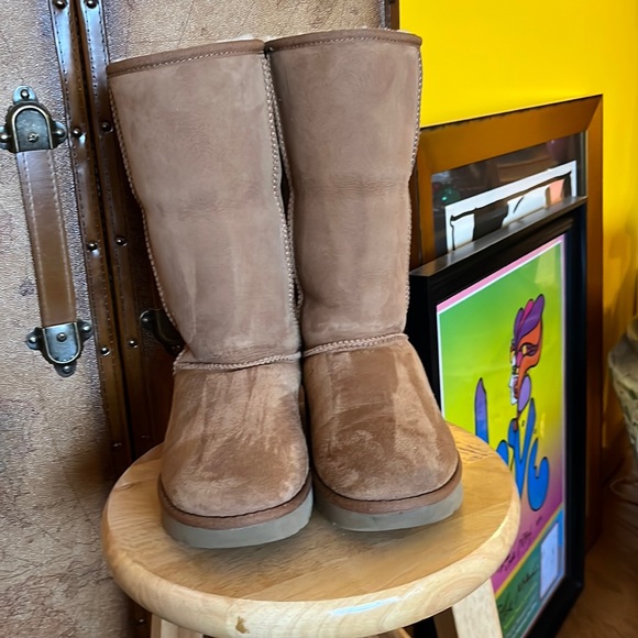 Uggs tall classic Boots - Picture 3 of 10